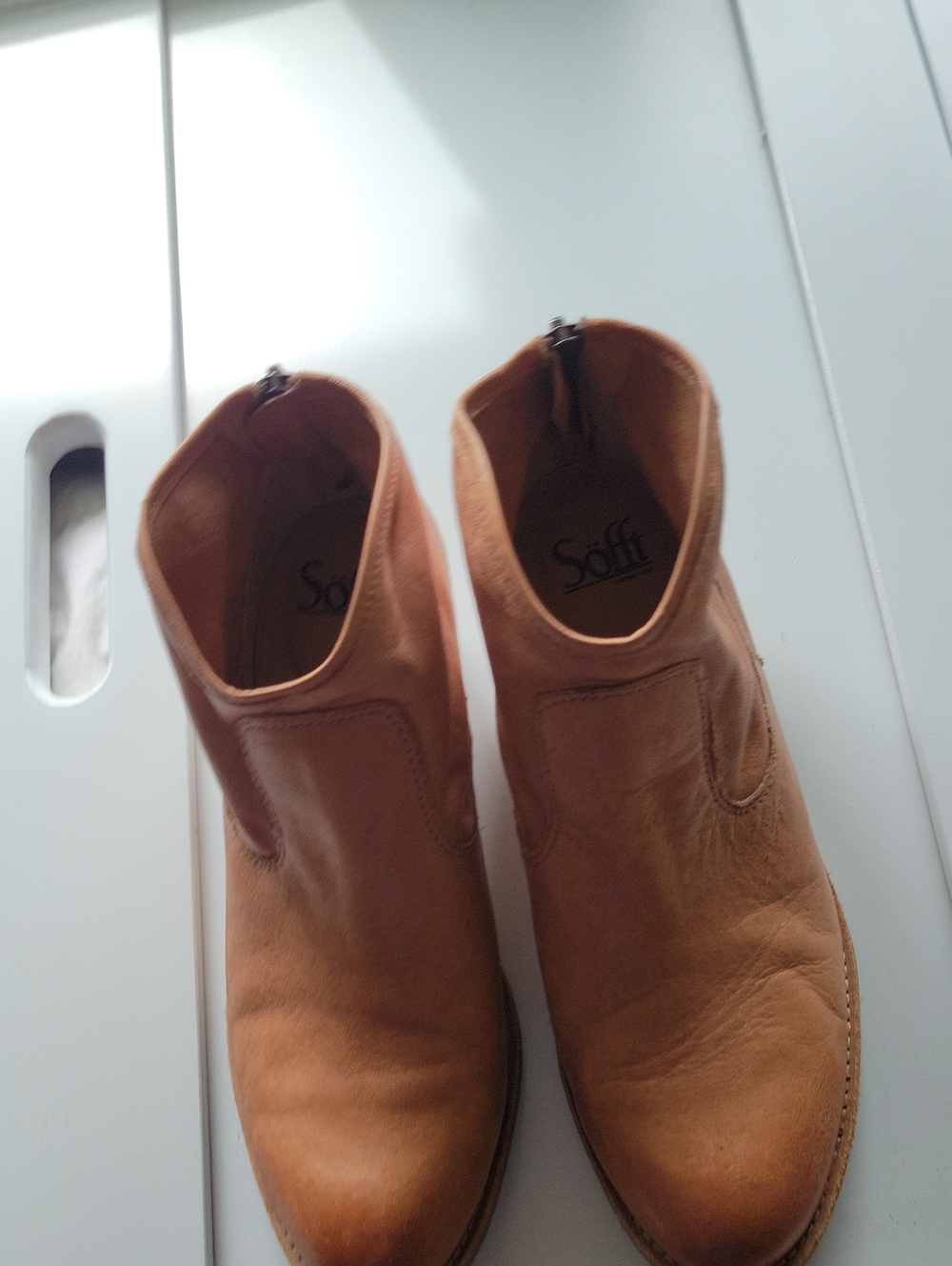 Sofft Women’s Light Brown Leather Zip-back Ankle Booties